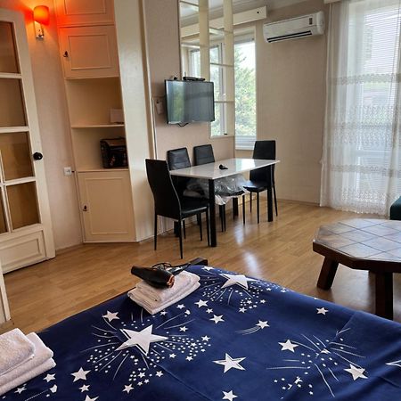 Cozy Apartment With Balcony Tbilisi ภายนอก รูปภาพ
