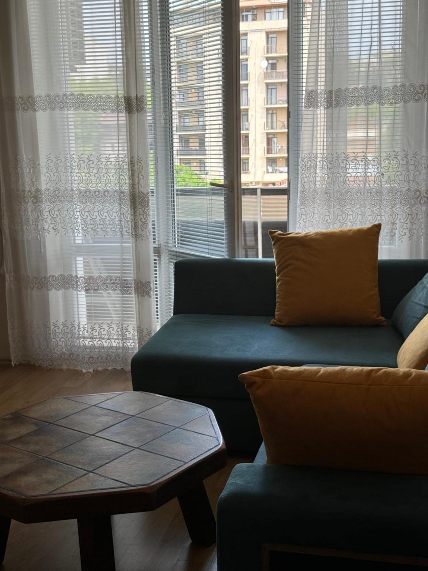 Cozy Apartment With Balcony Tbilisi ภายนอก รูปภาพ