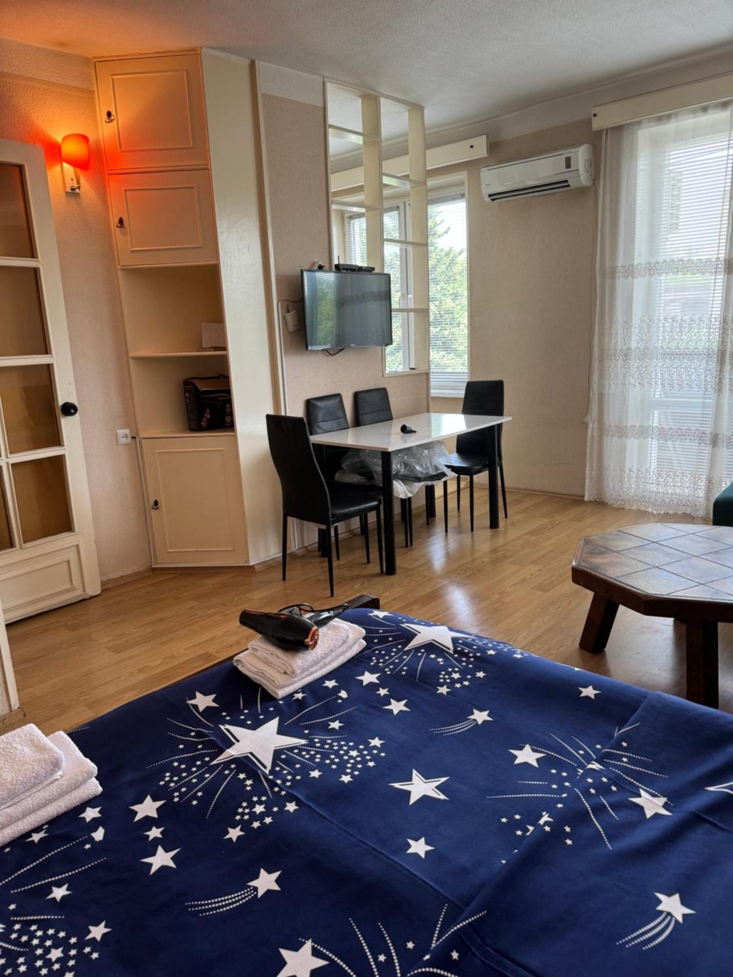 Cozy Apartment With Balcony Tbilisi ภายนอก รูปภาพ